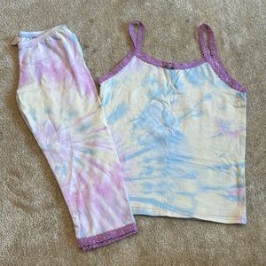 ESME pajama set
Smoke free pet free home
Amazing condition